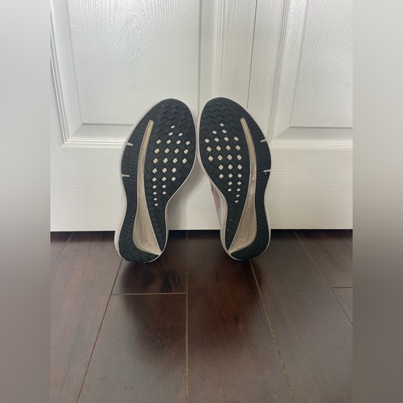 Nike Winflo 9 Running Shoes - Picture 11 of 15